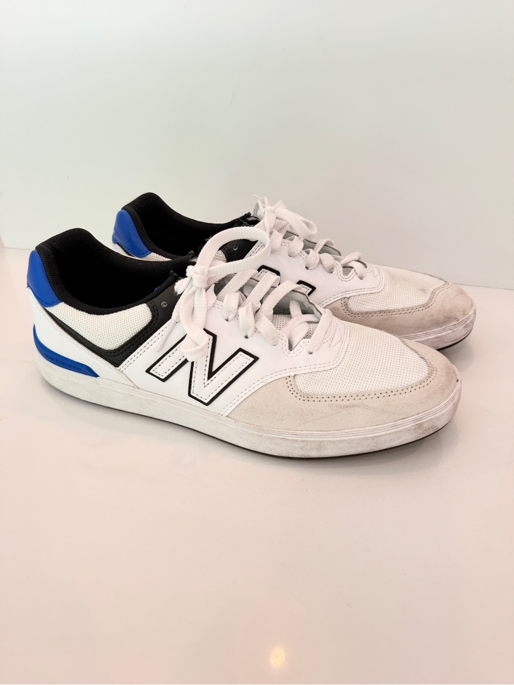 New Balance Men’s 574 Sneakers Sz 10 Court Line White Blue Black Sporty Preppy